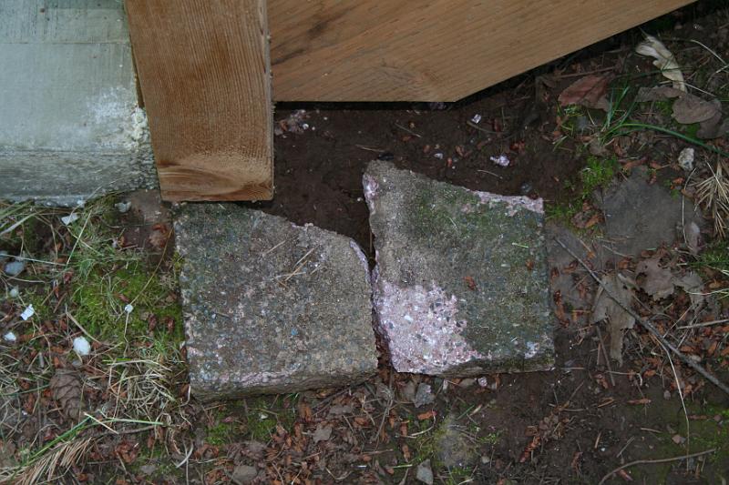 IMG_1741.JPG - broken paver used for handrail post. Corner post not secured.